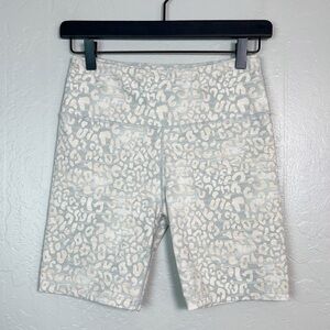 •VARLEY• Neutral Leopard Print Athletic Bike‎ Shorts in Size Small